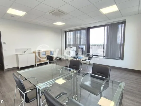 Bureaux 680 m²