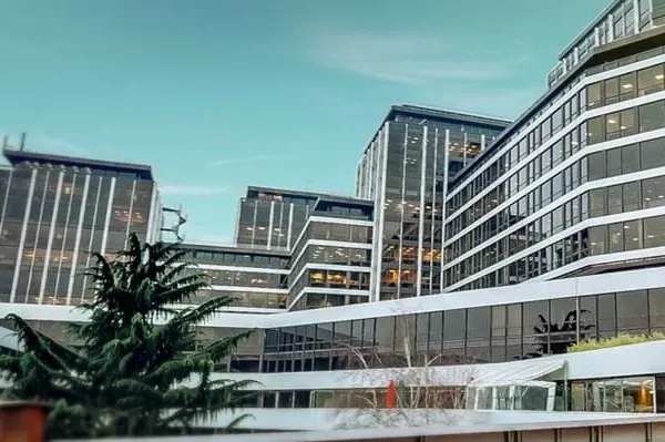 Bureaux 2 pièces 168 m²