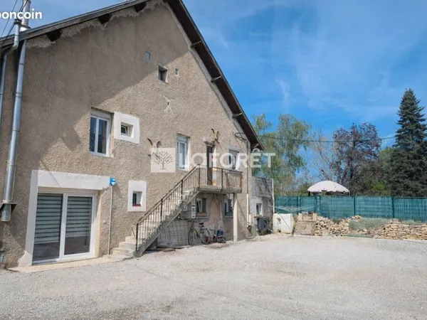 Appartement 9 pièces 242 m²