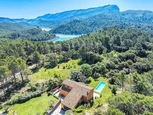Maison 5 pièces 220 m²