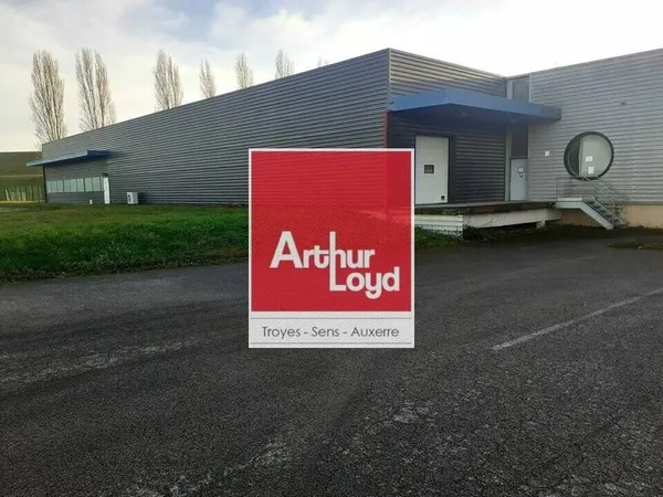 Entrepôt 1618 m²