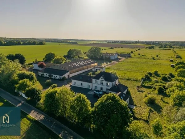 Maison 15 pièces 300 m²