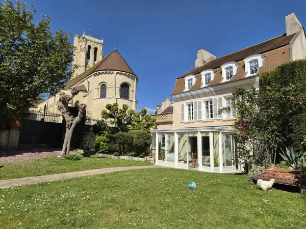 MAULE plein centre, maison  252 m²