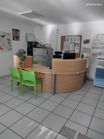 Local bureaux 250 m²