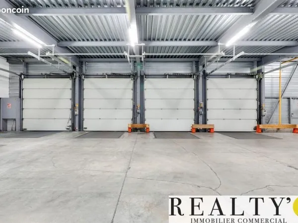 Local commercial 3 668 m²