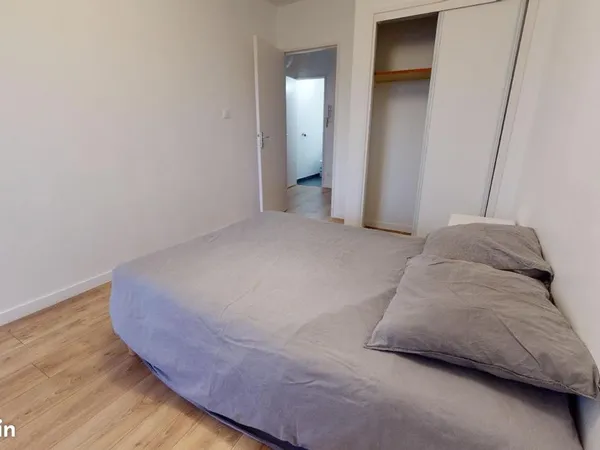 Chambre 5 pièces 74 m²