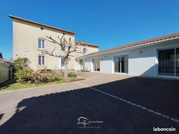 Maison 8 pièces 230 m²