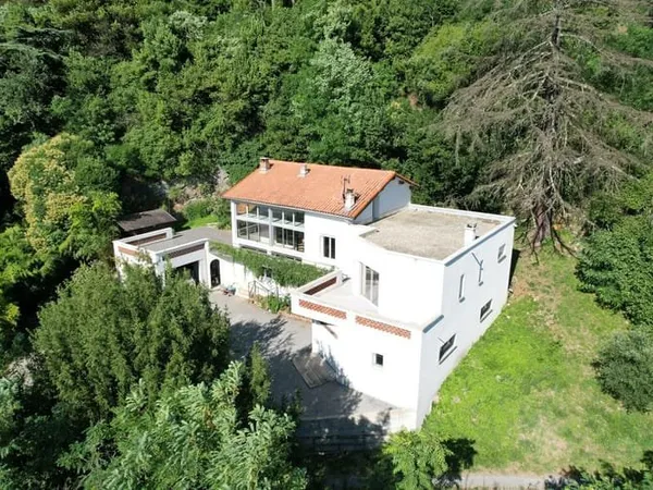 Maison 9 pièces 215 m²