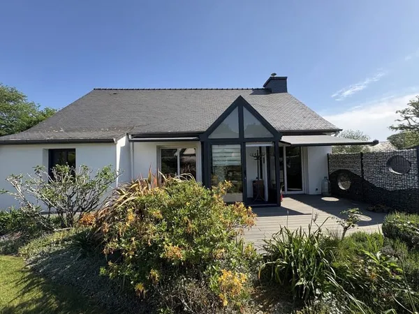 Maison familiale de plain-pied sur terrain de 825 m2