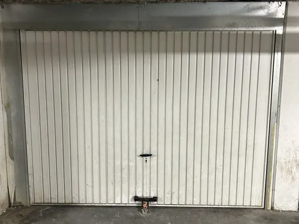 Exclusivité Nice est proche palais de TNL et de la future coulée verte Garage fermé . pour plus de r