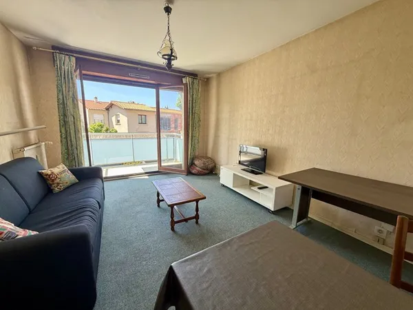 T2 avec balcon, parking et beau potentiel - Talence