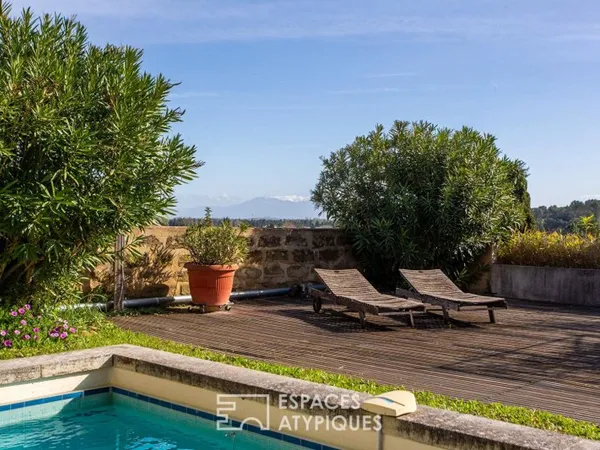 L'inattendue, maison en coeur de village avec vue, jardin et bassin