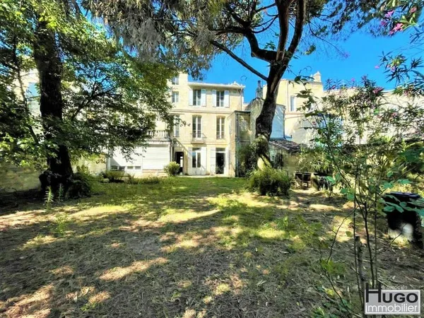 BORDEAUX - CROIX DE SEGUEY - HOTEL PARTICULIER 485M² AVEC JARDIN 250M² ET 2 PARKINGS !!!