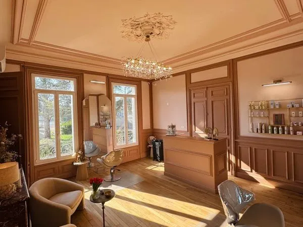 Salon de coiffure clé en main + revenu locatif - faible loyer réel