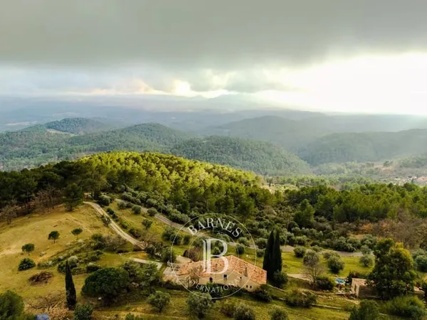 Seillans - Ancienne bergerie - Propriété provençale avec 3 maisons, piscine et vue dominante