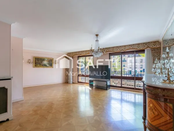 APPARTEMENT FAMILIAL TRAVERSANT AU CALME AVEC EXTÉRIEUR