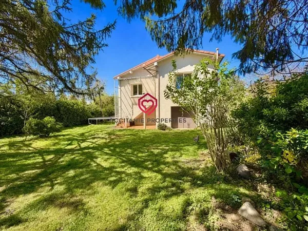 Maison individuelle avec hangar non attenant