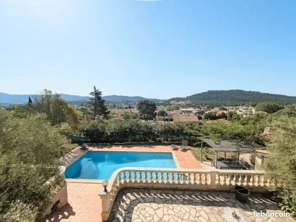 Villa familiale T8, vue, piscine et appartement