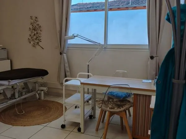 Local professionnel dans centre médical pluridisciplinaire