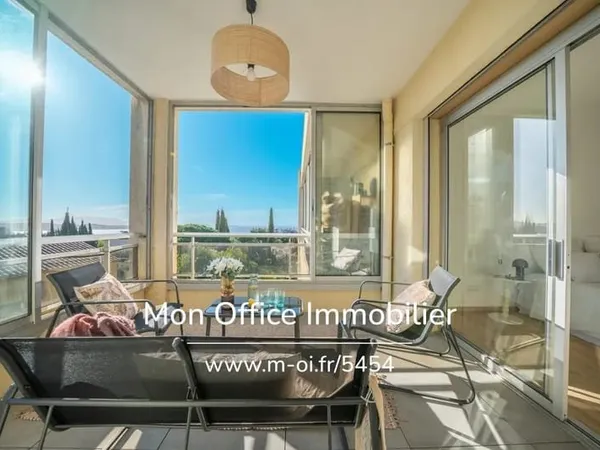 Référence : 5454-MDI. - Appartement de 82m2 avec vue mer à Bandol à 15 minutes à pied du centre