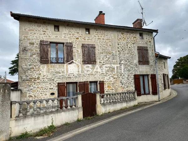 Ancienne Ferme en TBE dans le centre du Village