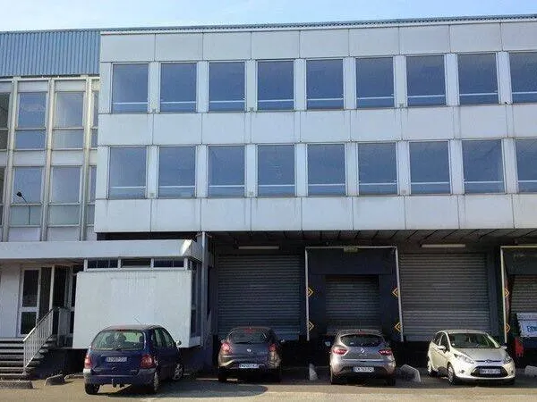 Entrepôt 8813 m²