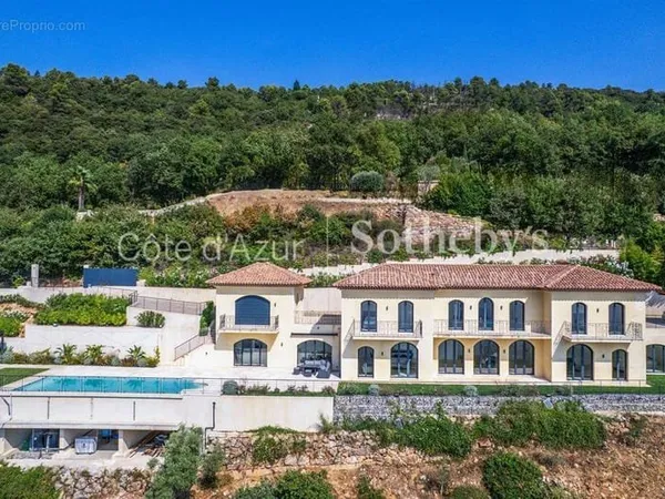 Villa contemporaine vue panoramique mer, lac et Estérel à Spéracedes