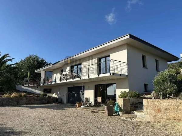 Maison 9 pièces de 216 m2 à Plouhinec