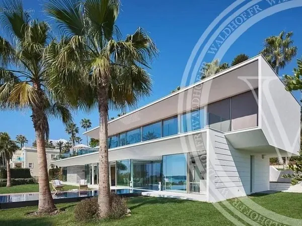 Villa contemporaine de 5 chambres dans un domaine privé à Cannes Californie