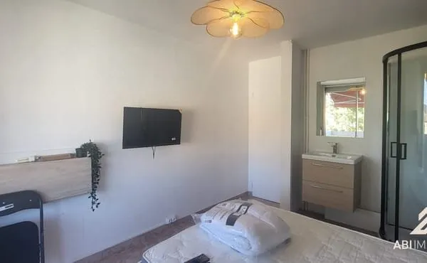CHAMBRE MEUBLÉE - MAS DEVRON