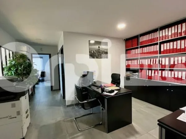 Local d'activité 128 m²