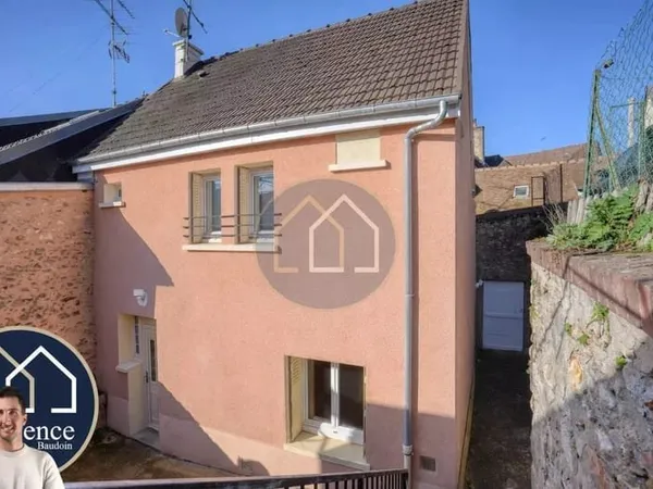 EPERNON CENTRE - MAISON 65M² - 2 CHAMBRES - COUR - PARKING - PROCHE GARE