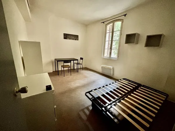 AVIGNON IM CARRETERIE STUDIO MEUBLÉ 25 M2 AVEC CAVE