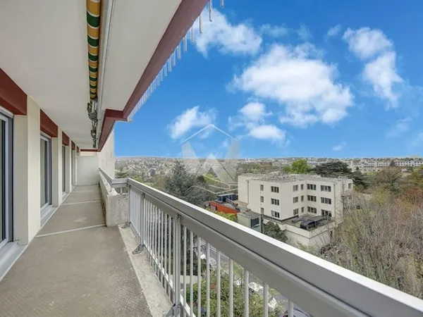 5 PIÈCES 105 M² ASCENSEUR, BALCON ET PARKING