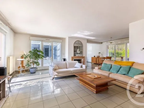 Maison 7 pièces 215 m²