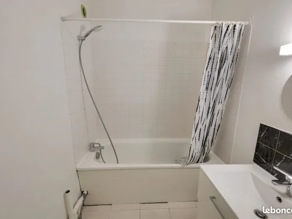Location studio dans residence principale