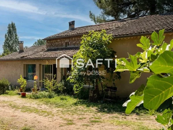Lablachere : Maison Pierre et gite sur un terrain de 1900m2
