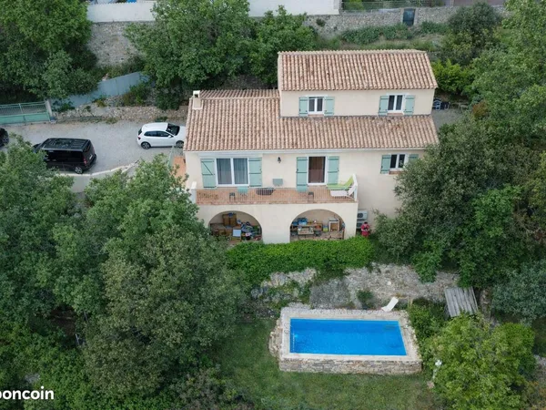 Maison provencale avec piscine 4 chambres