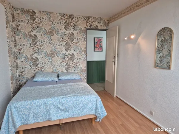 COLOCATION MEUBLÉE 390 euros HC - 3 CHAMBRES - BRON ESSARTS / LYON 8e