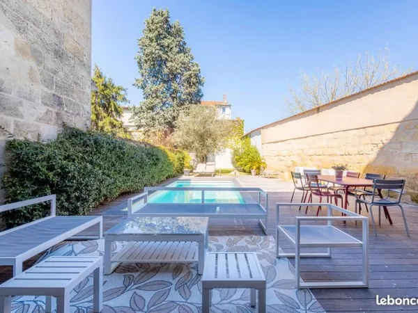 Belle maison familiale entièrement rénovée à Bordeaux Saint-Genès 6 chambres belle réceptions jardin