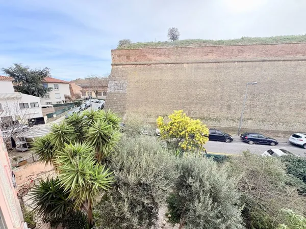 Grand T3 75 m2 au dernier étage avec garage