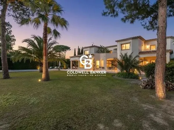 Villa 6 pièces 241 m²