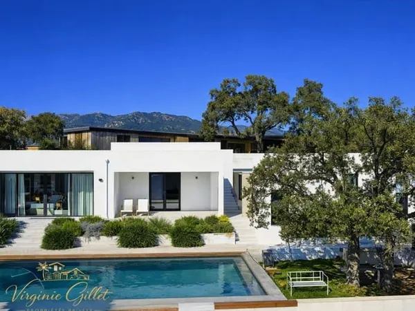 Villa contemporaine de plain-pied à quelques minutes des plages de Pinarello