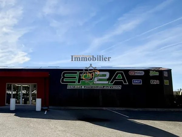 Location local commercial avec parking Saint Affrique