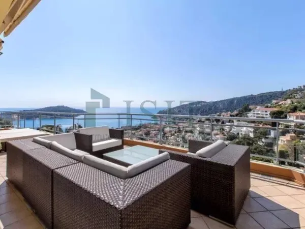 VILLEFRANCHE-SUR-MER - Appartement dernier étage