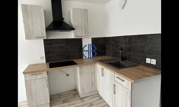 appartement en rez de chaussée avec petite cours