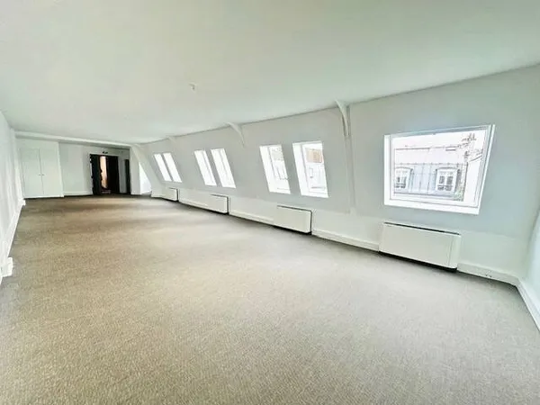 Local 81 m²