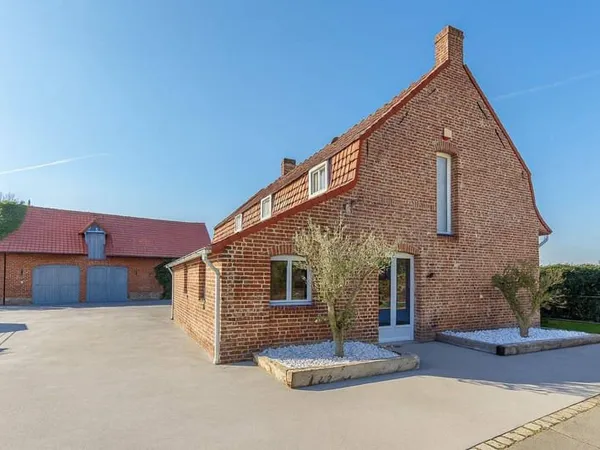 Maison 7 pièces 196 m²