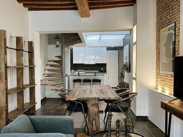 Vieux Lille- appartement/maison de ville meublée de 80 m2 sur 3 étages, 2 chambres et terrasse suspe
