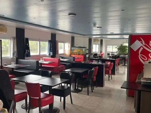 Commerce 3 pièces 400 m²